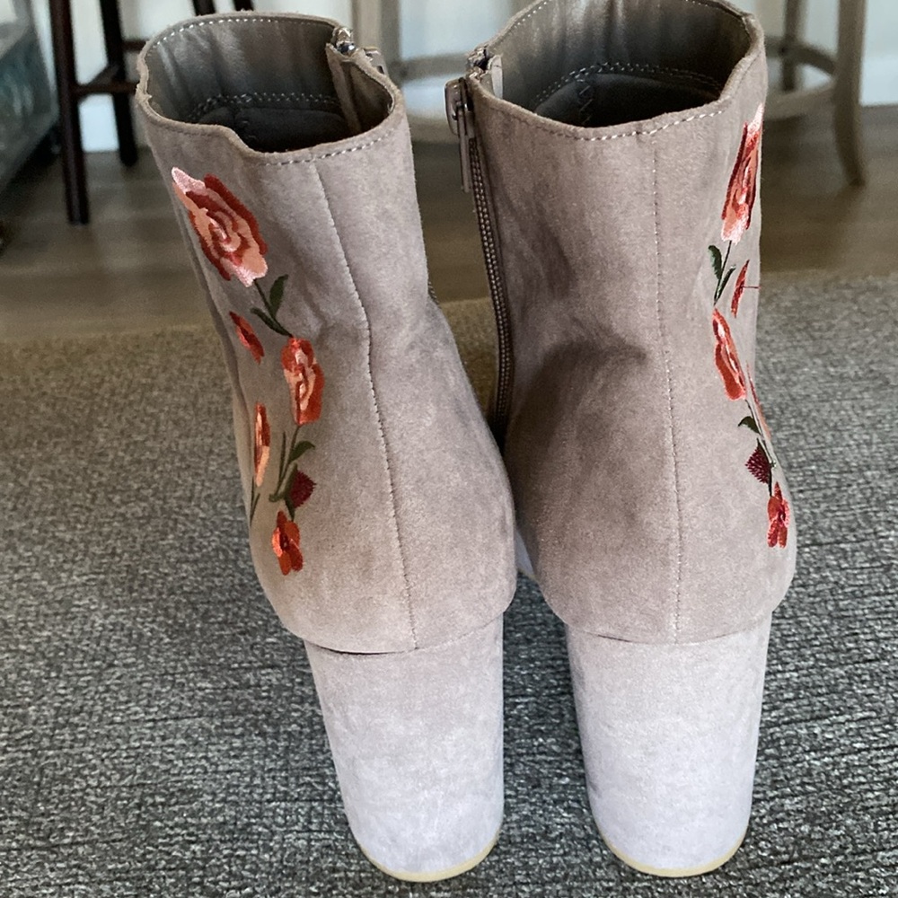 Report Macy’s Suede Embroidered Suede Heel Ankle Bootie Boot Zara 10 NWOT - Picture 11 of 15